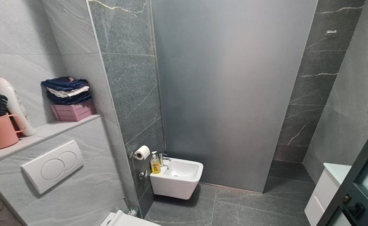 Tirane, jepet me qera apartament 2+1+Ballkon Kati 3, 93 m² 700 € (Jepet me qira apartament 2+1+2 mbrapa Ish UET!)