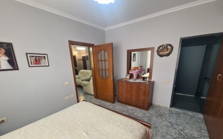 Tirane, jepet me qera apartament 2+1+Ballkon Kati 3, 93 m² 700 € (Jepet me qira apartament 2+1+2 mbrapa Ish UET!)
