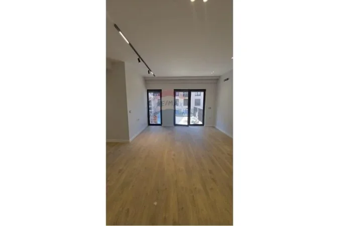 Tirane, shitet apartament 1+1+Ballkon , 76 m² 135.000 € 