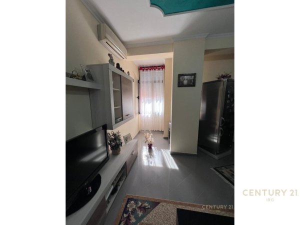 Tirane, jepet me qera apartament 2+1 Kati 7, 85 m² 620 € (Brryli)