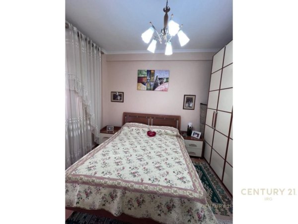 Tirane, jepet me qera apartament 2+1 Kati 7, 85 m² 620 € (Brryli)