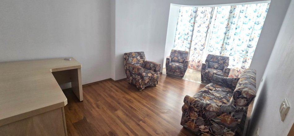 Jepet me Qira Apartament 3+1+2+ 2 Poste Parkimi tek 21 Djetori 800 Euro/muaj