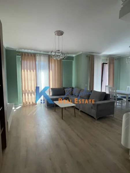 Tirane, jap me qera apartament 2+1+Ballkon Kati 4, 100 m² 1.200 € (Myslym Shyri, prane shkolles Arben Broci)