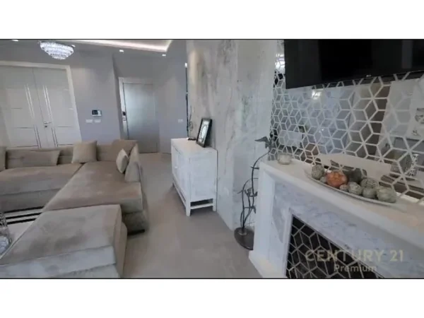 Tirane, jepet me qera Vile 3 Katshe Kati 3, 2.210 m² 10.000 € 