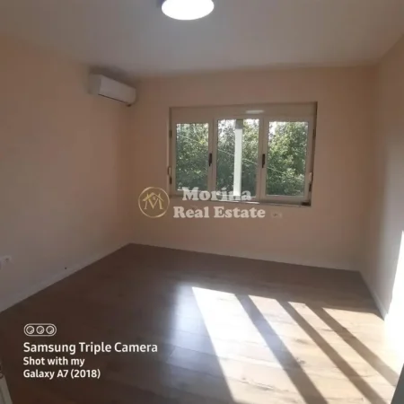 Tirane, jepet me qera ambjent biznesi Kati 2, 80 m² 900 € (Qender, 9 Katshet)