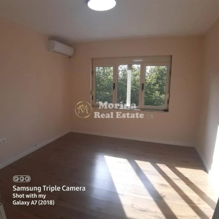 Tirane, jepet me qera ambjent biznesi Kati 2, 80 m² 900 € (Qender, 9 Katshet)