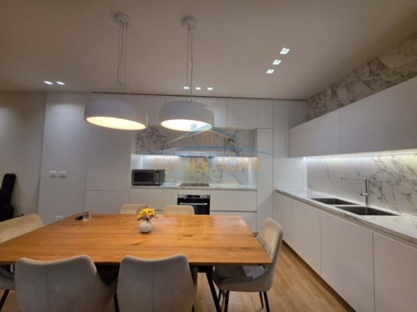 Tirane, jepet me qera apartament 3+1+Ballkon Kati 6, 120 m² 1.700 € (BULEVARDI ZOGU I)