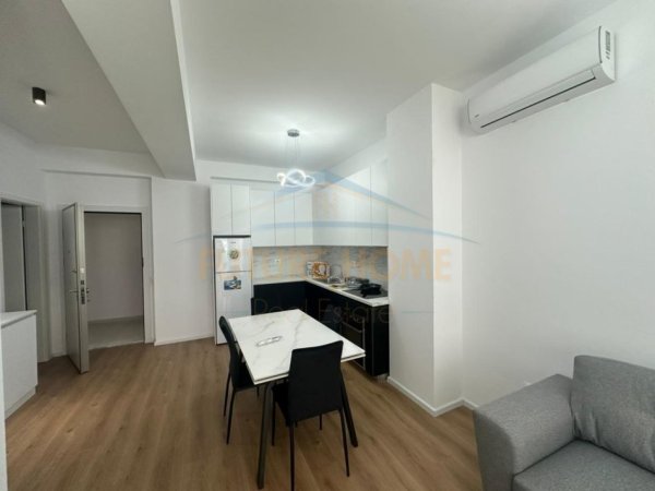 Tirane, jepet me qera apartament 1+1 Kati 3, 59 m² 450 € (Kompleksi Kaimi)