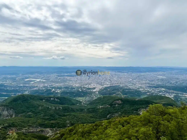 Tirane, shitet toke , 7.000 m² 1.120.000 € (Surrel)