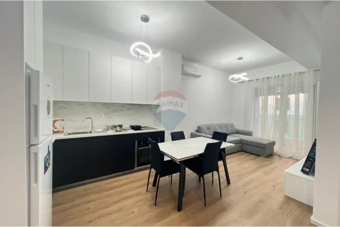 Tirane, jepet me qera apartament 1+1 , 70 m² 450 € (Rruga Ali Demi)