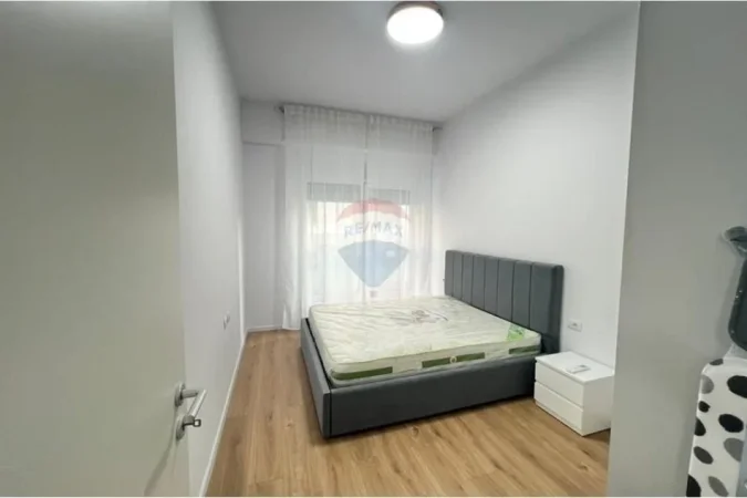 Tirane, jepet me qera apartament 1+1 , 70 m² 450 € (Rruga Ali Demi)