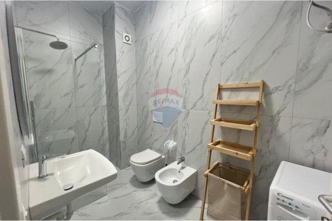 Tirane, jepet me qera apartament 1+1 , 70 m² 450 € (Rruga Ali Demi)