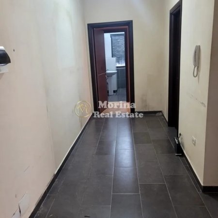 Tirane, jepet me qera apartament 2+1 Kati 1, 102 m² 650 € (Liqeni i Thate)