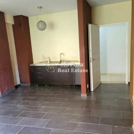 Tirane, jepet me qera apartament 2+1 Kati 1, 102 m² 650 € (Liqeni i Thate)