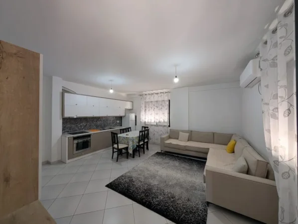 Tirane, jap me qera apartament 3+1 Kati 2, 140 m² 600 € (Rruga Milto Sotir Gura)
