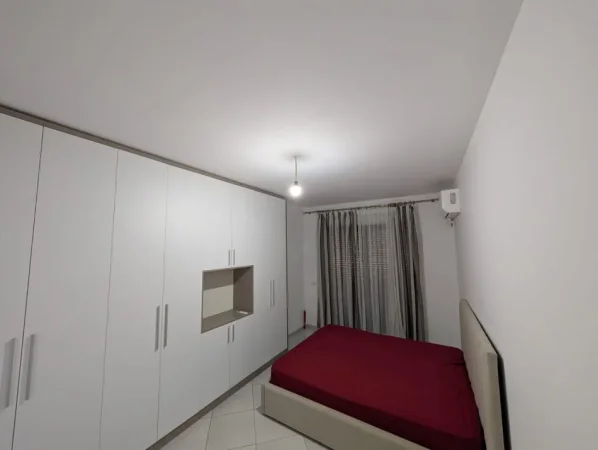 Tirane, jap me qera apartament 3+1 Kati 2, 140 m² 600 € (Rruga Milto Sotir Gura)