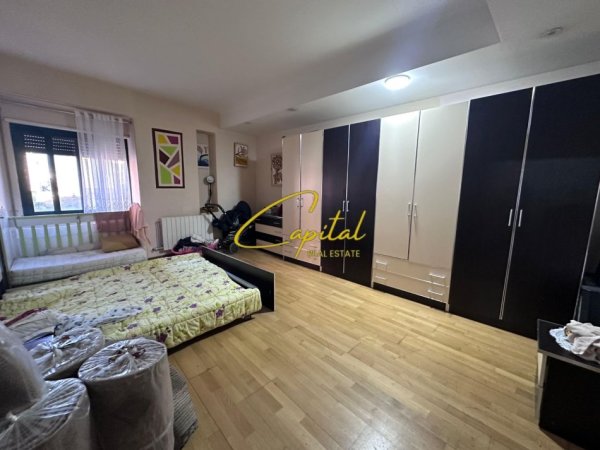 Tirane, jepet me qera apartament 3+1 Kati 2, 120 m² 1.500 € (QENDER)
