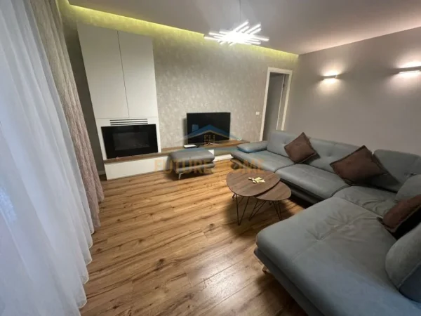 Tirane, jepet me qera apartament 2+1+Ballkon Kati 2, 108 m² 1.000 € (Kompleksi Delijorgji)