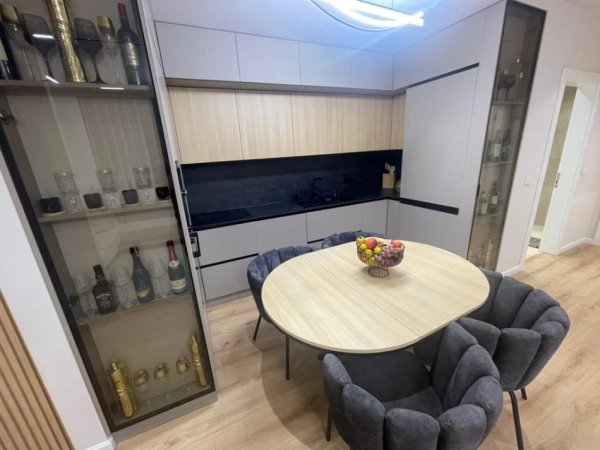 Tirane, shitet apartament 2+1+Ballkon Kati 5, 98 m² 225.000 € (Jordan Misja)