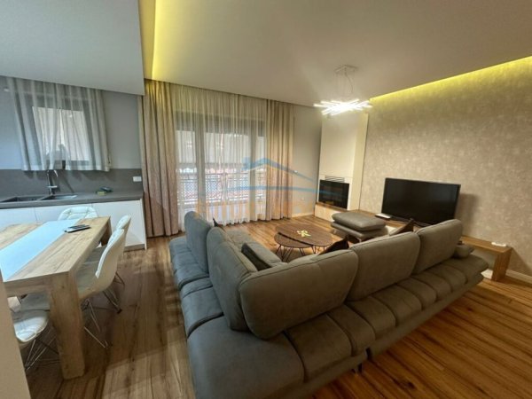 Tirane, jepet me qera apartament 2+1 Kati 2, 109 m² 1.000 € (kompleksi Delijorgji)