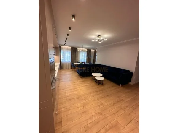 Tirane, jepet me qera apartament 3+1 Kati 5, 118 m² 1.100 € (Stacioni i Trenit)