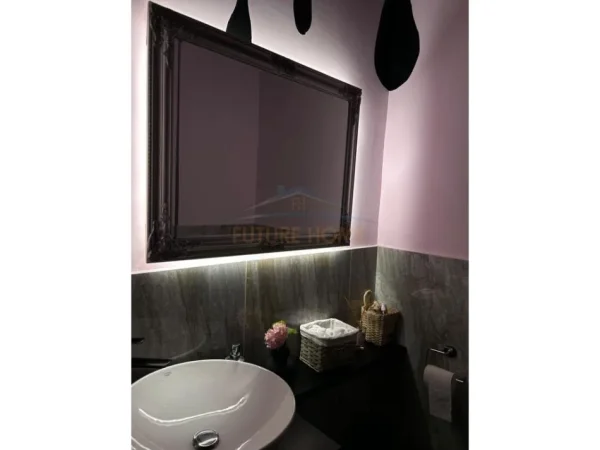 Tirane, shitet ambjent biznesi Kati 0, 88 m² 65.000 € (Komuna Parisit)