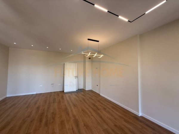 Tirane, shitet apartament 2+1 Kati 5, 119 m² 185.000 € (Stacioni i Trenit)