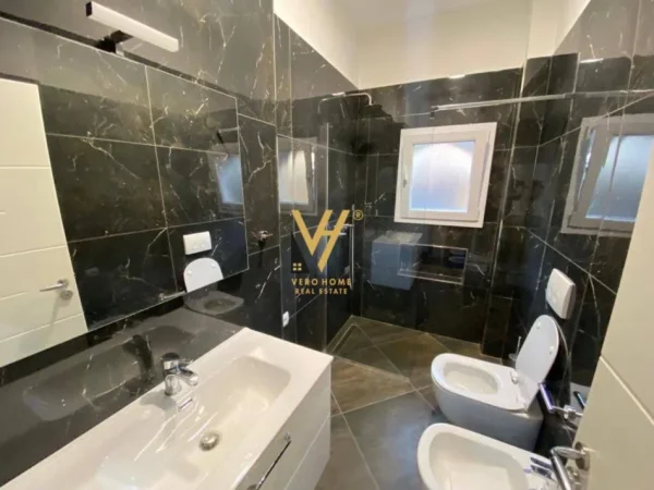 Tirane, jepet me qera apartament 2+1+Ballkon Kati 4, 70 m² 680 € (MYSLYM SHYRI)