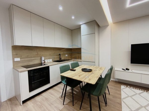 Tirane, jepet me qera apartament 2+1 Kati 4, 73 m² 1.000 € 