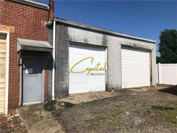 Tirane, jepet me qera magazine Kati 0, 150 m² 1.500 € (PEZE HELMES)