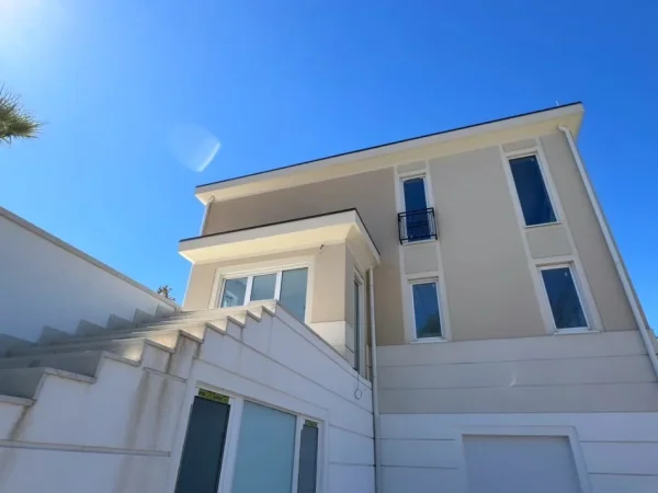 Tirane, shitet Vile 3 Katshe , 338 m² (rezidenca collina verde)