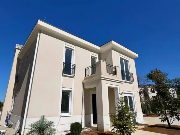 Tirane, shitet Vile 3 Katshe , 338 m² (rezidenca collina verde)