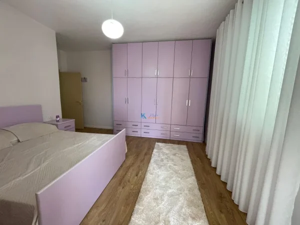 Tirane, jap me qera apartament 2+1+Ballkon Kati 2, 100 m² 800 € (afer Fakultetit Ekonomik)