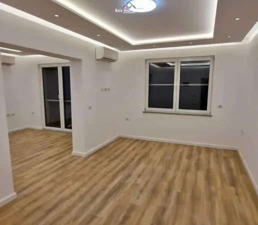 Tirane, jepet me qera zyre Kati 2, 120 m² 900 € (prane Kafe Flora,)