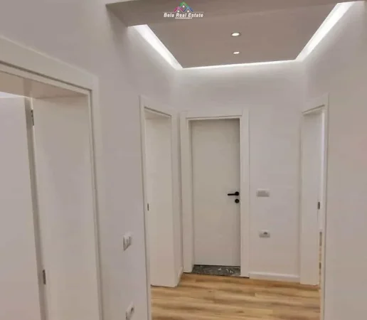 Tirane, jepet me qera zyre Kati 2, 120 m² 900 € (prane Kafe Flora,)