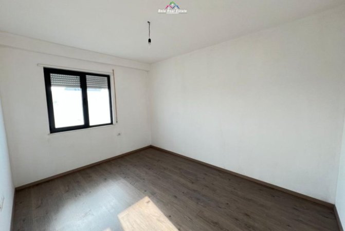 Tirane, jepet me qera zyre Kati 7, 105 m² 550 € (prane UET)