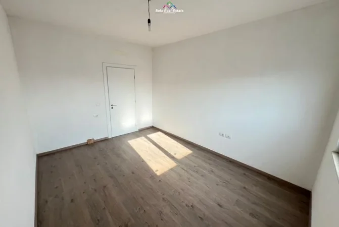 Tirane, jepet me qera zyre Kati 7, 105 m² 550 € (prane UET)