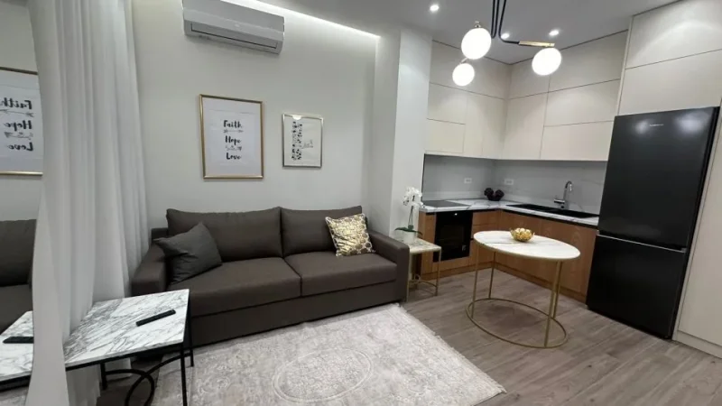 Tirane, jepet me qera apartament 1+1 Kati 8, 50 m² 620 € 