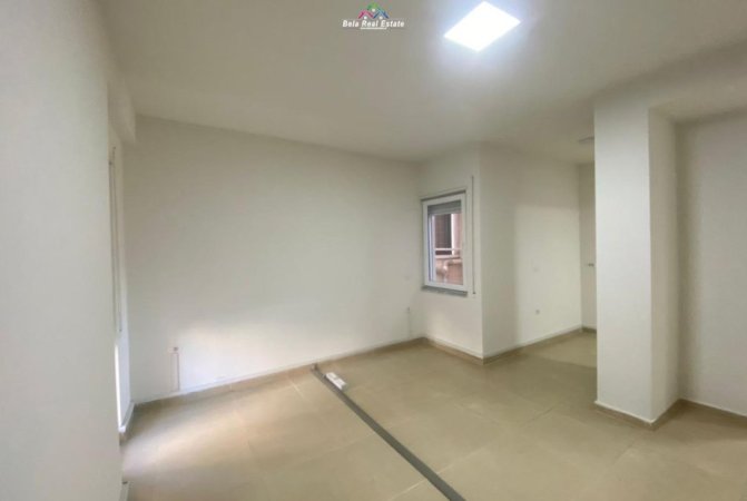 Tirane, jepet me qera zyre Kati 2, 93 m² 1.000 € (prane Universitetit Marin Barleti)