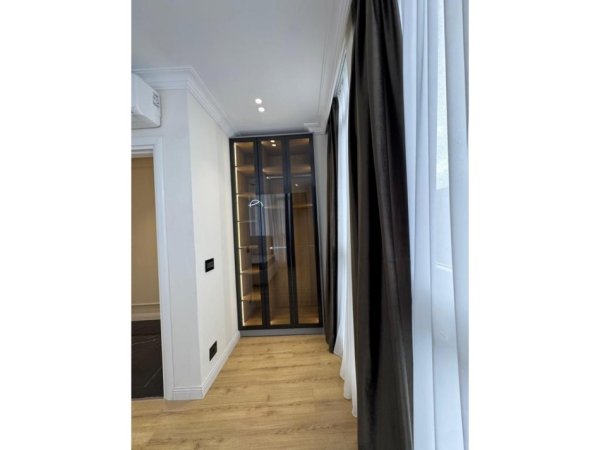 Tirane, shitet apartament 3+1 Kati 5, 168 m² 420.000 € 
