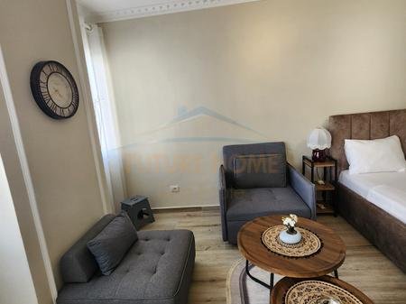 Durres, jepet me qera garsonier Kati 5, 310 € 