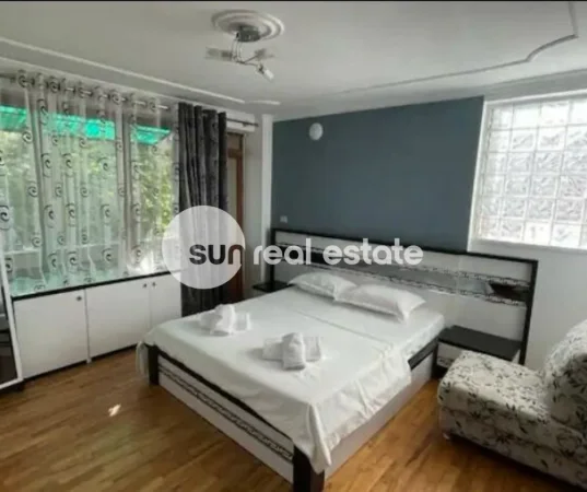 Shkoder, jepet me qera apartament 2+1+Ballkon Kati 3, 75 m² (CINARI)