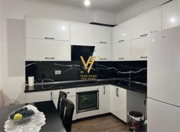 Tirane, shitet apartament 2+1+Ballkon Kati 5, 90 m² 180.000 € (KINOSTUDIO)