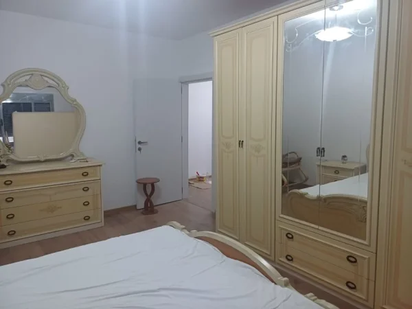 Tirane, jepet me qera apartament 2+1+Aneks+Ballkon Kati 1, 80 m² 500 €