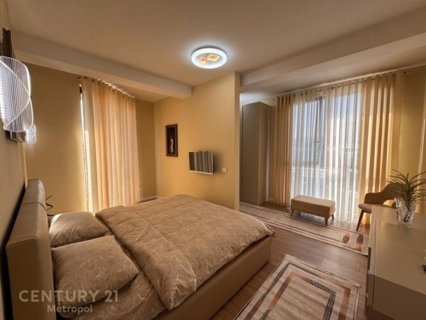 Tirane, jepet me qera apartament 2+1 Kati 12, 103 m² 1.500 € (Golden Tower)