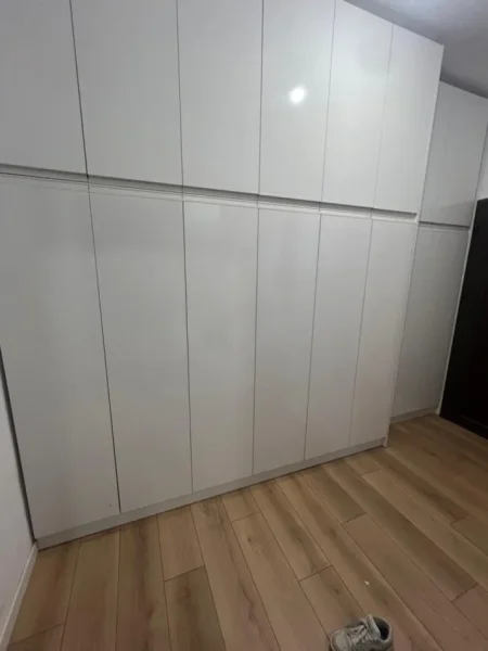 Tirane, jepet me qera apartament 1+1+Ballkon Kati 5, 58 m² 400 €