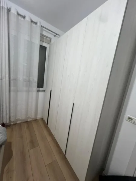 Tirane, jepet me qera apartament 1+1+Ballkon Kati 5, 58 m² 400 €