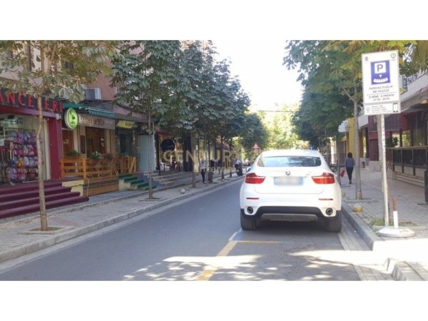 Tirane, jepet me qera zyre Kati 7, 140 m² 1.400 € (Bllok)