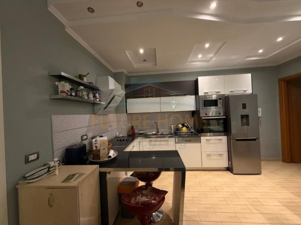 SHITET APARTAMENT 2+1 TEK PAZARI I RI