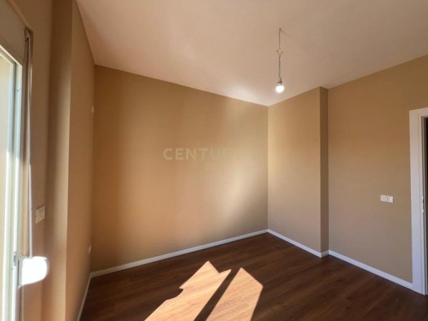 Durres, shitet apartament 2+1+Aneks+Ballkon Kati 9, 115 m² 160.000 € (Drejtoria e Policise Durres)